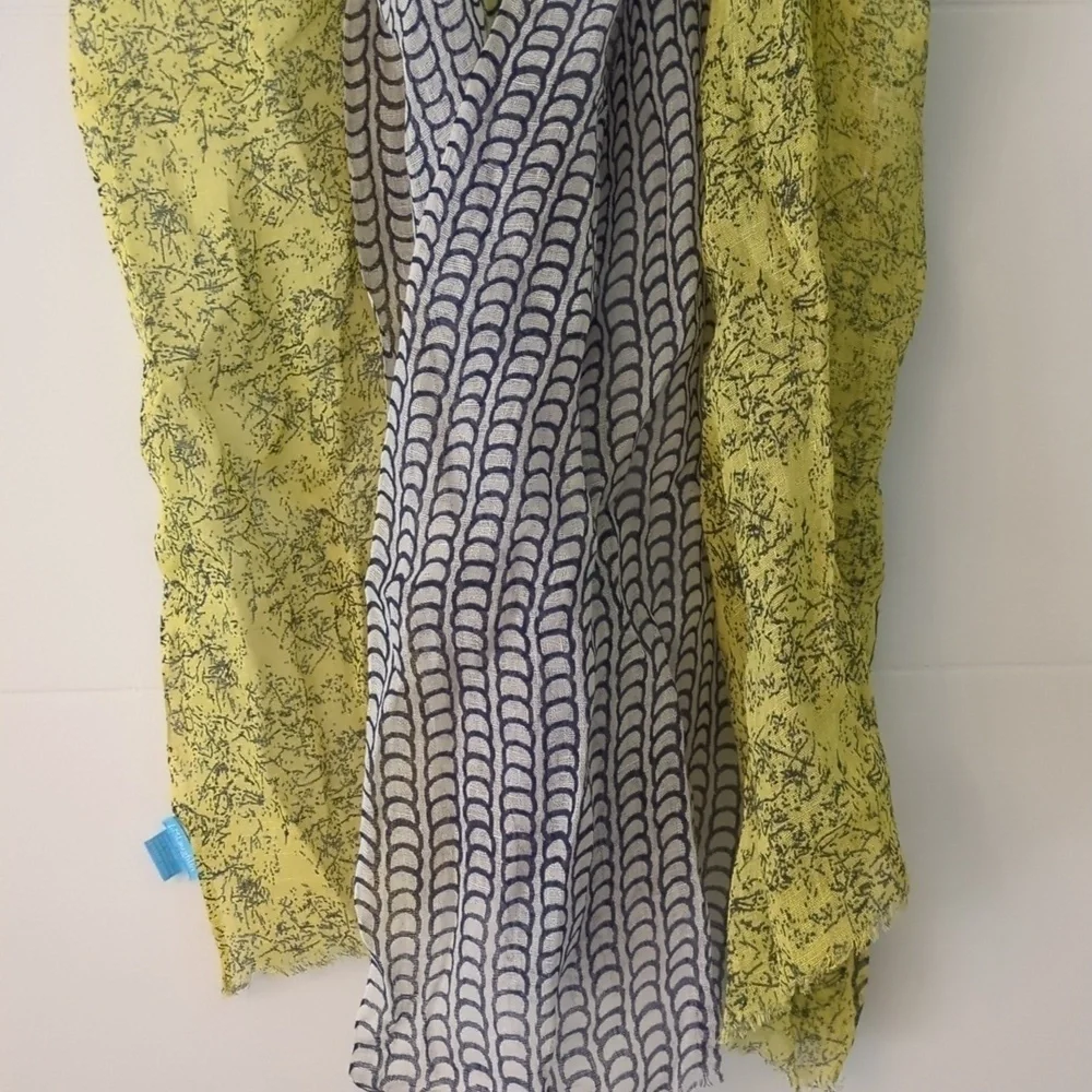 J. McLaughlin stylish scarf